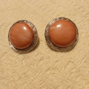 💙 Vintage clip on earrings.